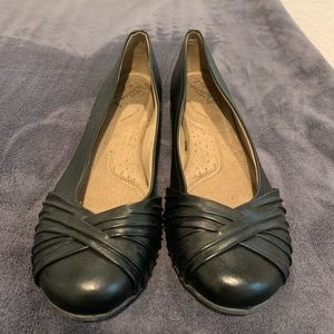 Natural Soul “Girly” black flat (size 9)